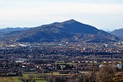 33 Zoom verso il Monte Canto con alle pendici Ambivere e Mapello